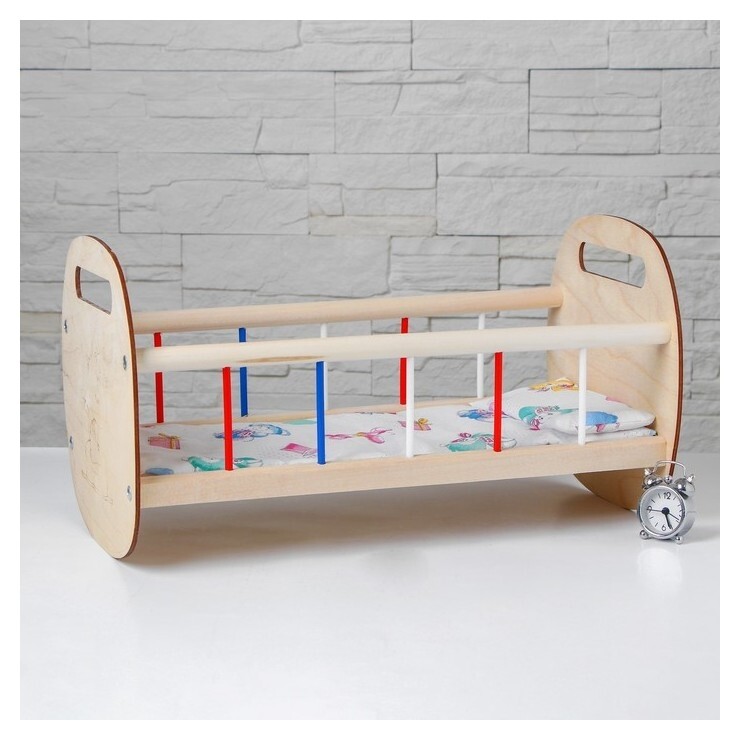 Кроватка классическая, постельное белье в комплекте  Марич