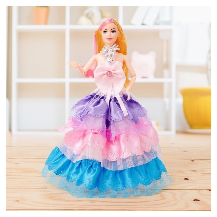 Кукла модель Мира в платье