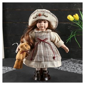 Кукла коллекционная Мариша в клетчатом платье со шляпкой 