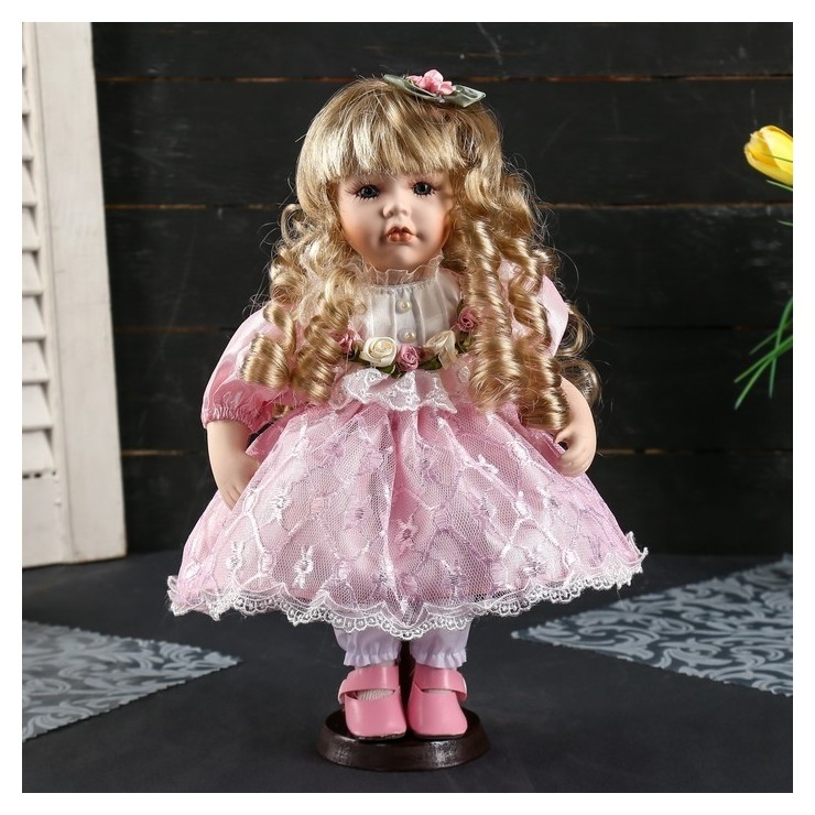 Кукла коллекционная Валечка в розовом платье с кружевом