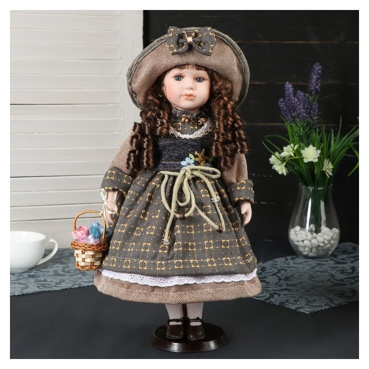 Кукла коллекционная Юлечка в светло-карамельном платье и в шляпке