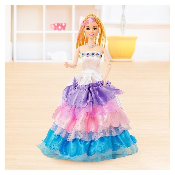 Кукла модель Анна в пышном платье