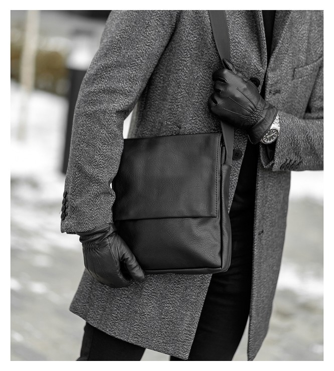 Сумка мужская, отдел на молнии, регулируемый ремень, 2 наружных кармана, цвет чёрный