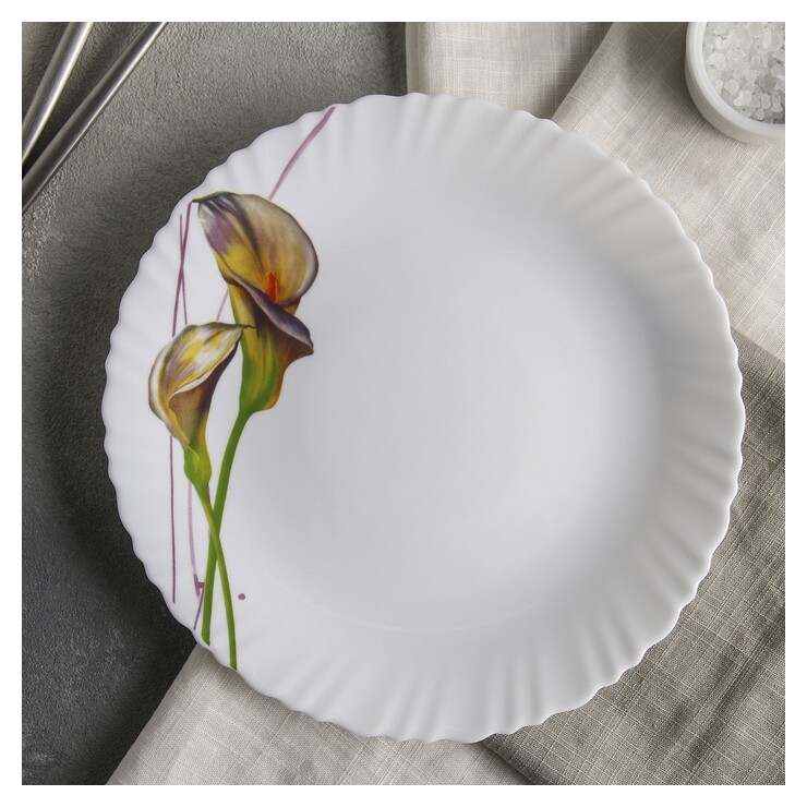 Тарелка обеденная «Дивные каллы», D=23 см  Доляна