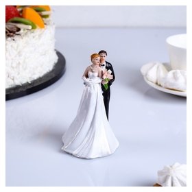 Фигурка на торт Супруги в объятиях 12 см 