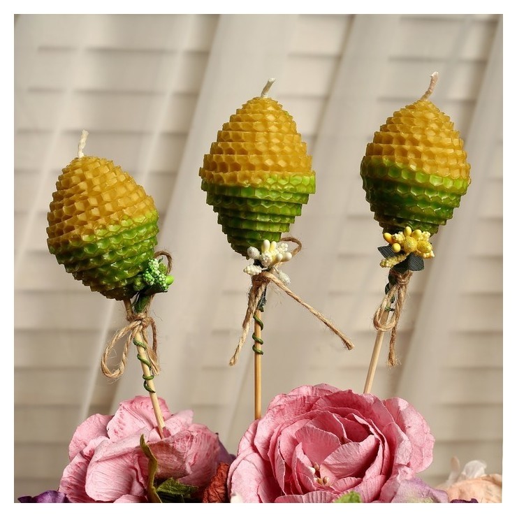 

Свеча из вощины "Яйцо" на палочке, медово-зелёная