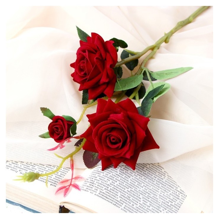 Цветы искусственные Розы с шипами красные