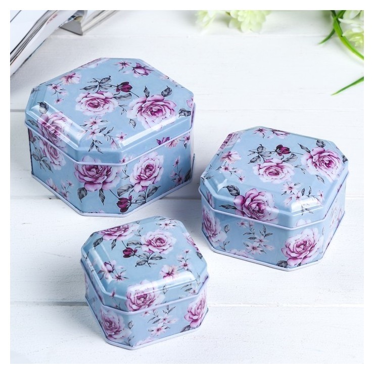 

Шкатулка металл многогранник "Розы на голубом" набор 3 шт 5,5х9,5х9,5; 4,5х6,3х6,3; 5х8х8 см 46761, Голубой
