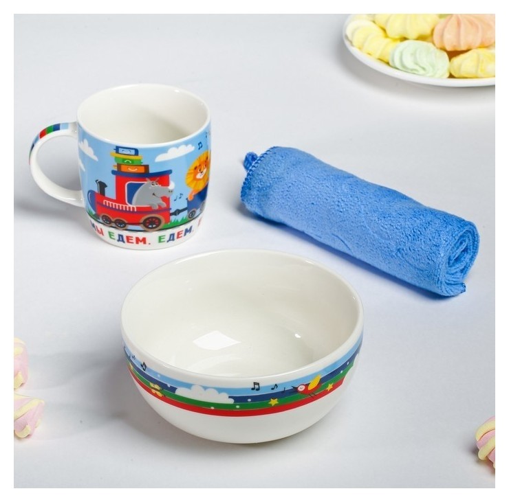 Набор посуды «Весёлый поезд»: кружка 250 мл, тарелка глубокая 430 мл, полотенце 30 × 30 см