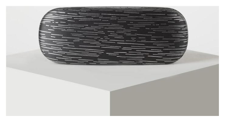 Цвет Черный  