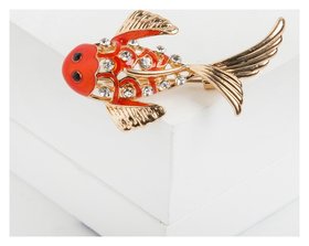 Брошь "Рыбка", цвет оранжево-белый в золоте Queen Fair