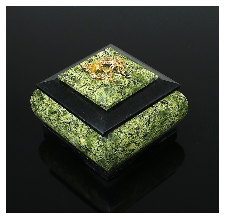 

Шкатулка "Уральская царица", 8х8х6,5 см, натуральный камень, змеевик, Зелёный