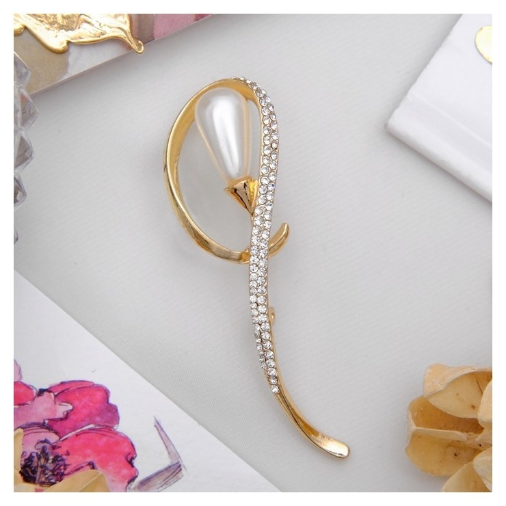 

Брошь "Завиток", цвет белый в золоте