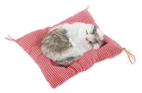 Игрушка на панель авто Спящая кошка на подушке, бело-серый окрас 