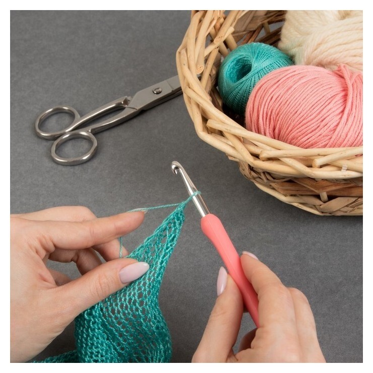 Крючок для вязания, с пластиковой ручкой, D = 6 мм, 14 см, цвет розовый  Арт узор