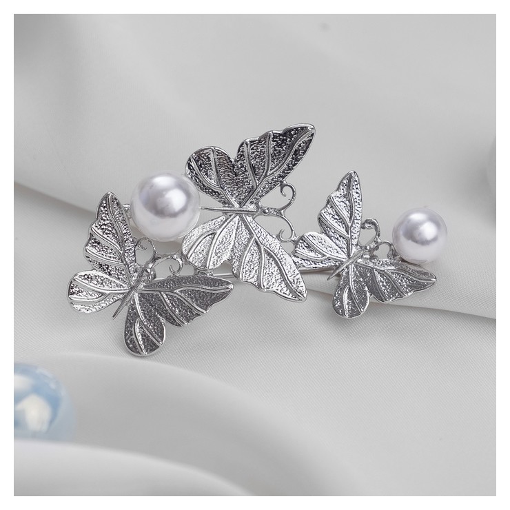 

Брошь "Бабочки" трио с жемчужинами, цвет белый в серебре