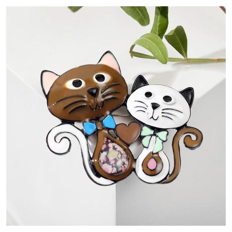 

Брошь мультяшная "Кот и кошка", цветная в чёрном металле, Разноцветный