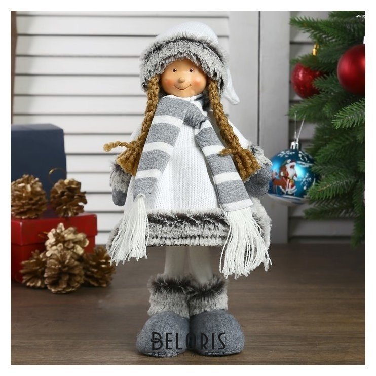 Кукла интерьерная Девочка в белом платье и полосатом шарфике 41 см NNB