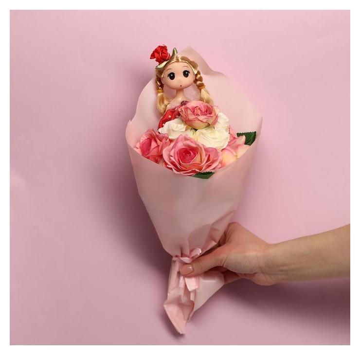 Букет с игрушкой «Кукла марта»
