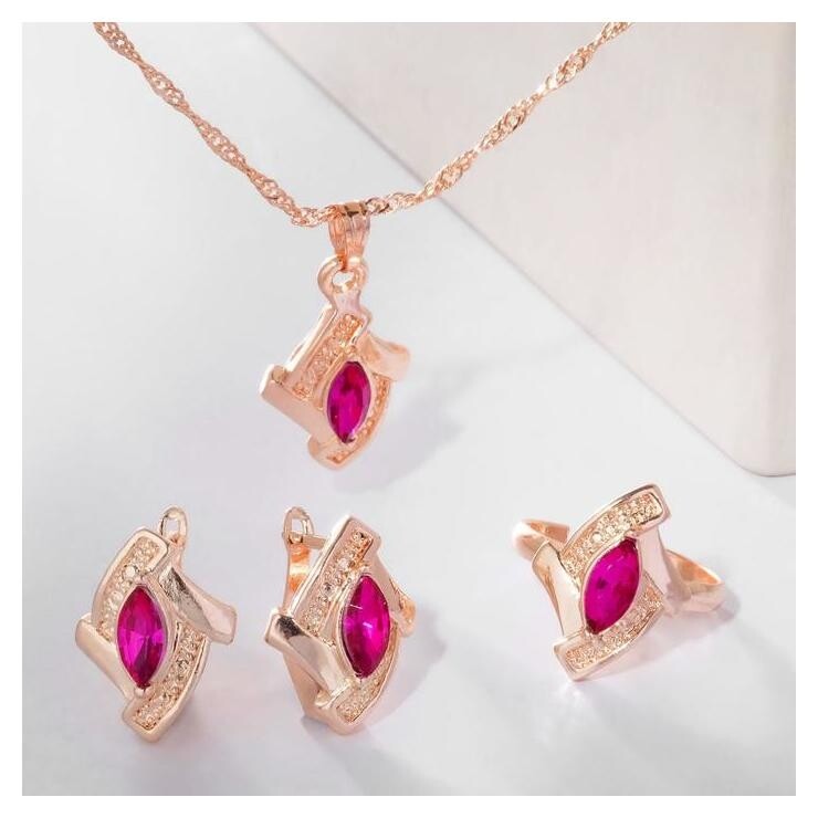 Гарнитур 3 предмета: серьги, кулон "Эдель" ромб совершенство, цвет красно-розовый в золоте, 45см  Queen Fair