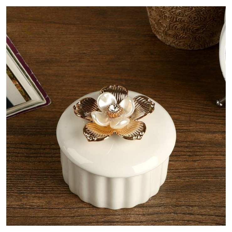 

Шкатулка керамика "Золотой цветок" 6х7,3х7,3 см, Белый