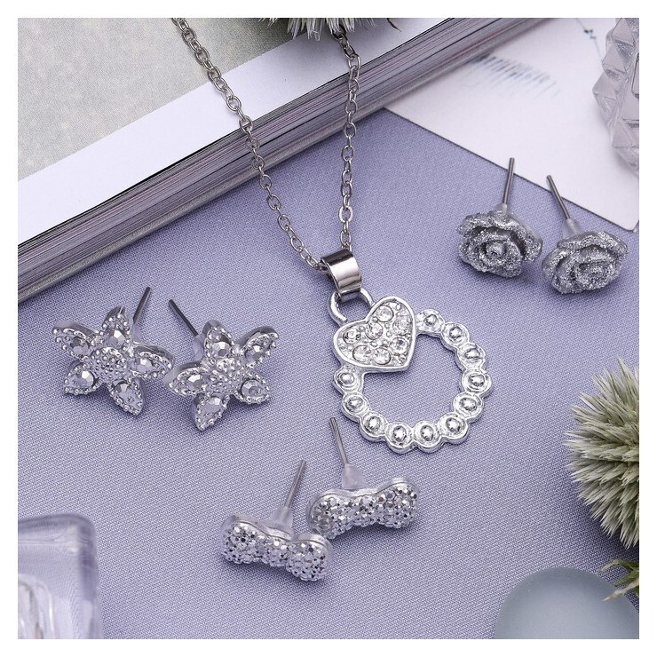 Гарнитур 4 предмета: серьги (3 пары), кулон "Цветочный набор", цвет белый в серебре, 45 см  Queen Fair