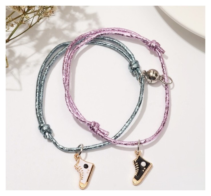 Браслеты "Неразлучники" на магните, кеды, цвет чёрно-белый в золоте  Tell your story