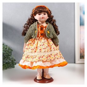 Кукла коллекционная керамика "Вера в платье с мелкими цветами и зелёном джемпере" 40 см 