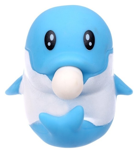 Мялка «Дельфин» надувает шарик  