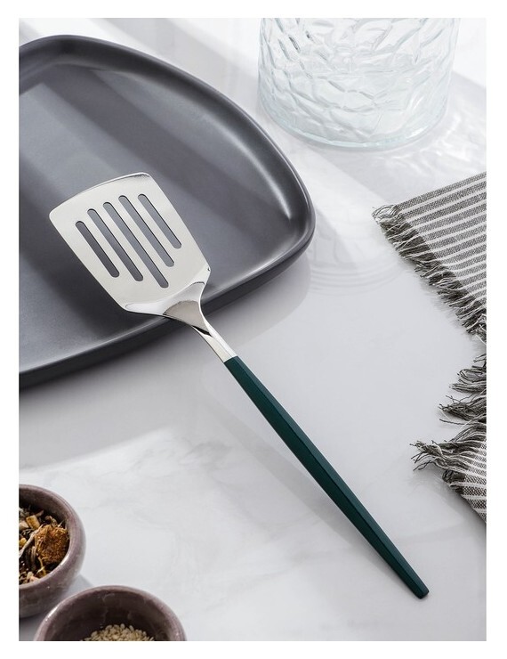 Лопатка из нержавеющей стали перфорированная Magistro «Грэйс», H=27 см, цвет ручки зелёный, цвет головы серебряный  Magistro