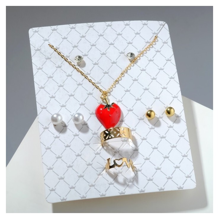 Гарнитур 6 предметов: 3 пары пуссет, кулон, 2 кольца "Ягодка", цвет красный в золоте, 45 см  Queen Fair