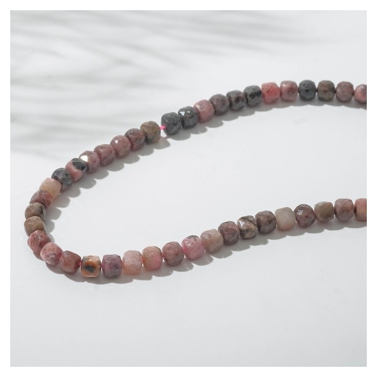 Бусины на нити кубик 4х4мм ювелирная огранка "Родонит", 39см  