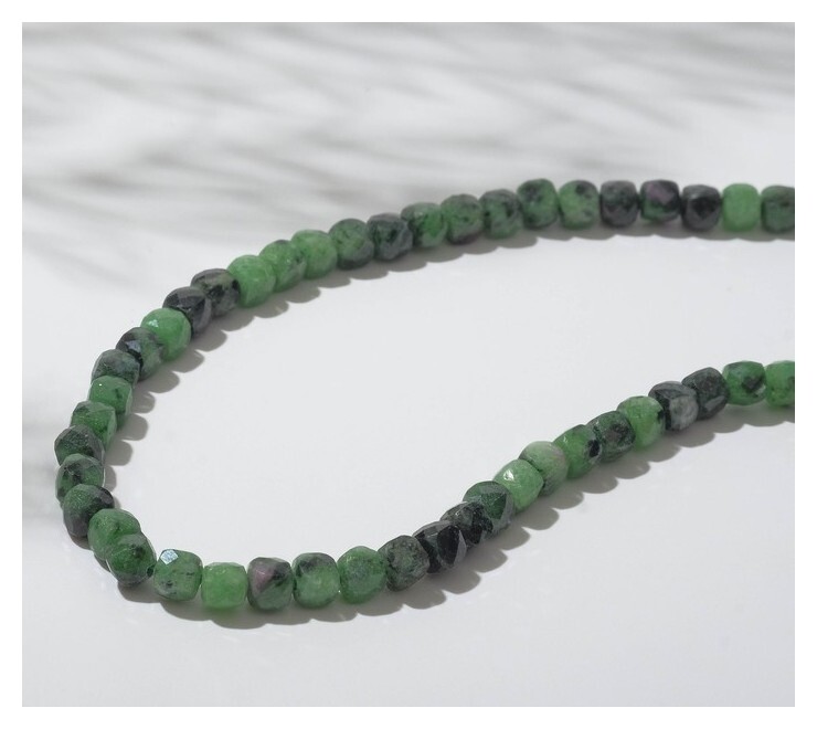 Бусины на нити кубик 4х4мм ювелирная огранка "Цоизит", 39см  