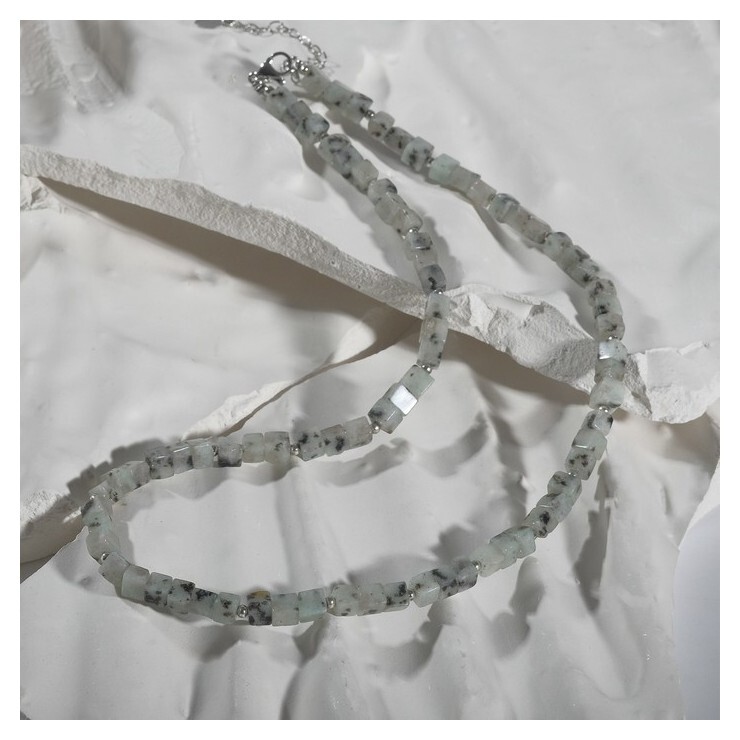 Бусы кубик 4*4мм через бусину "Амазонит", 40см + 5см удлинитель  