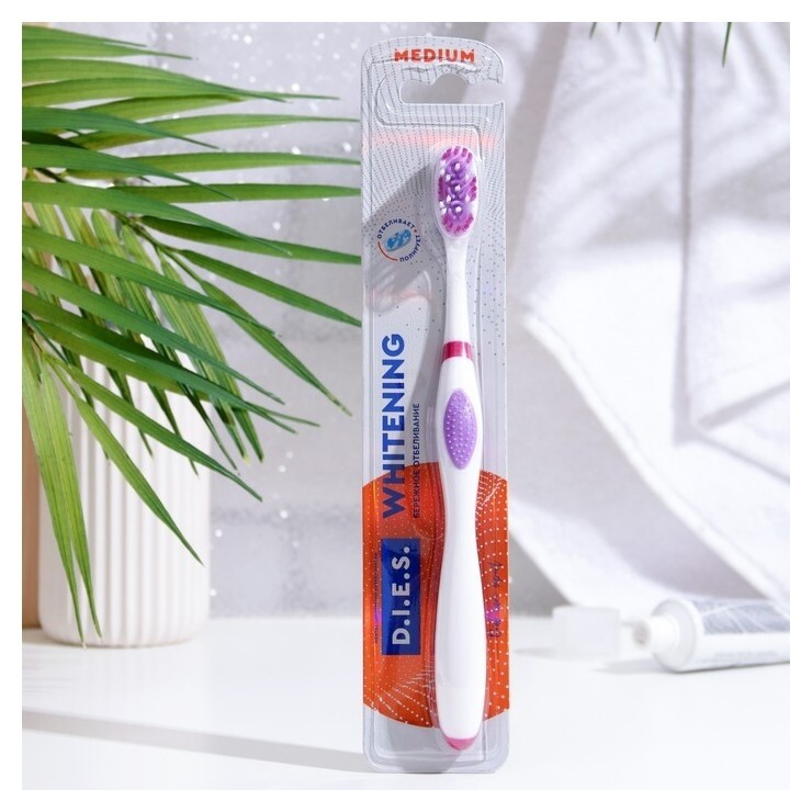 Зубная щетка D.i.e.s. Whitening средней жесткости D.I.E.S.