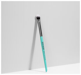 Кисть-трапеция малая плоская для консилера и кремовых теней 09VS Belor Design