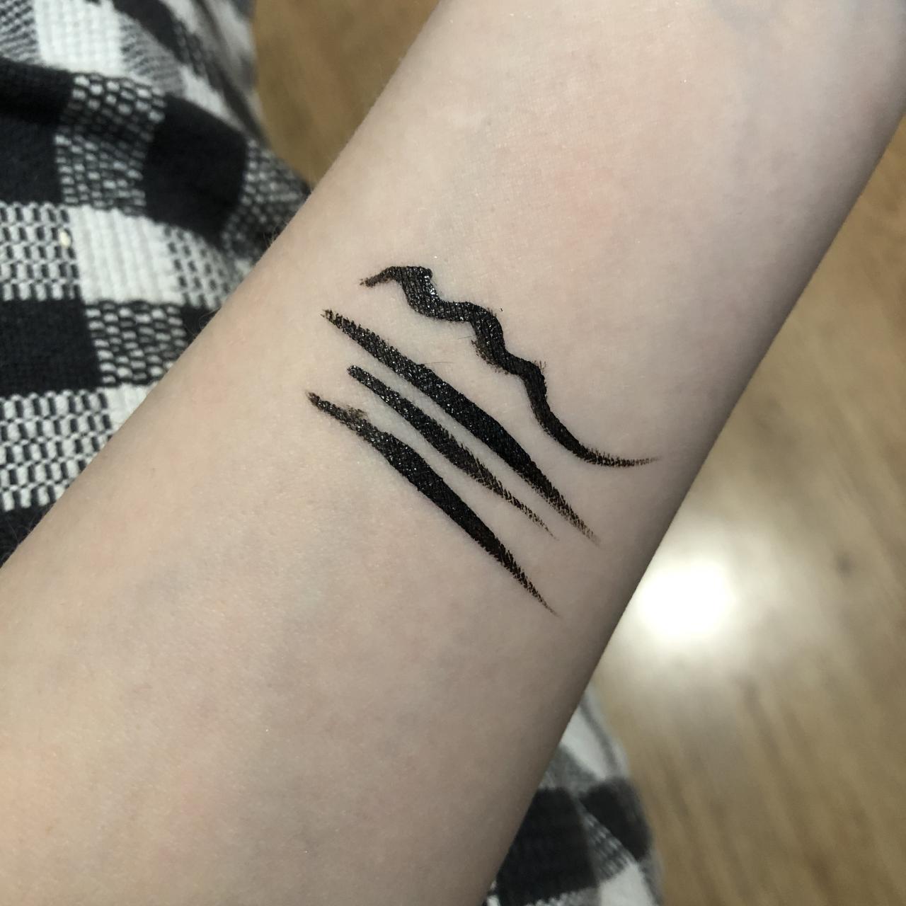 Отзыв на товар: Подводка для глаз vinyl ink ultra black. Luxvisage.