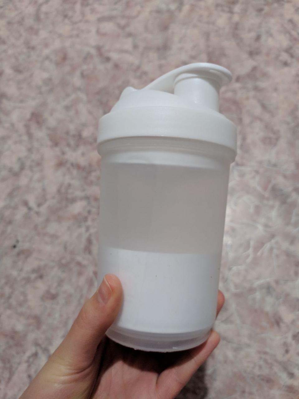 Отзыв на товар: Шейкер спортивный с чашей под протеин, цвет белый, 500 мл. NNB. Вид 1 от 28.12.2021 