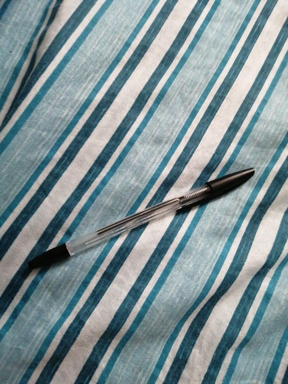 Отзыв на товар: Ручка шариковая Staff "Bp-1000", черная, корпус прозрачный, узел 0,7 мм, линия письма 0,35 мм. Staff.