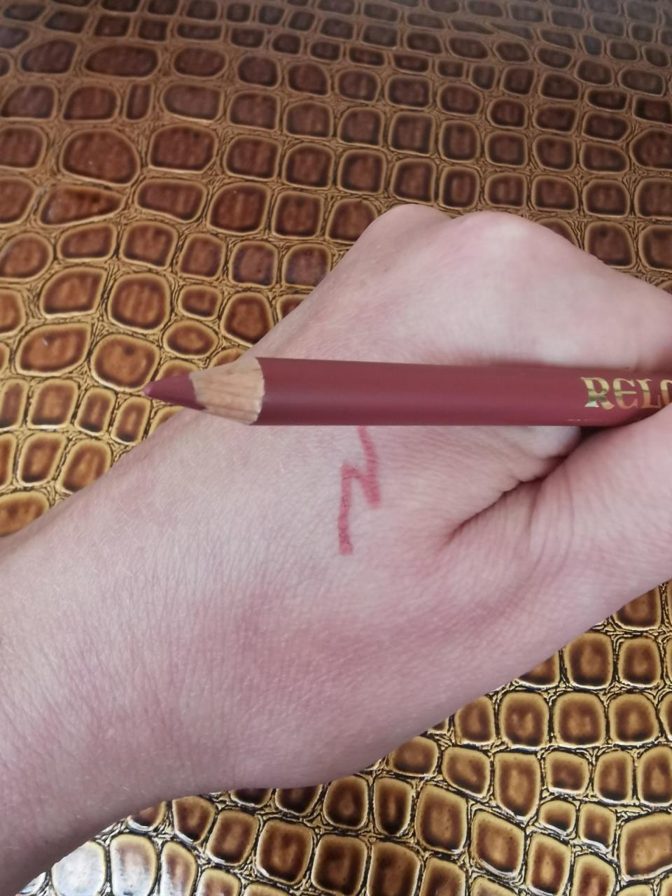 Отзыв на товар: Карандаш для губ контурный с витамином Е. Relouis.