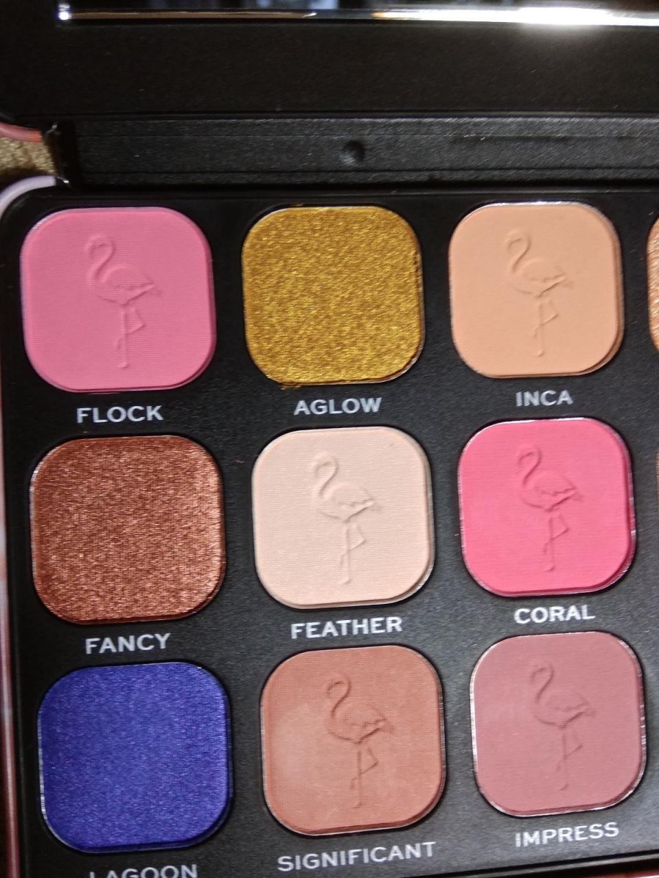 Отзыв на товар: Палетка теней для век Forever Flawless Flamboyance Flamingo Eyeshadow Palette. Makeup Revolution. Вид 4 от 21.10.2022 