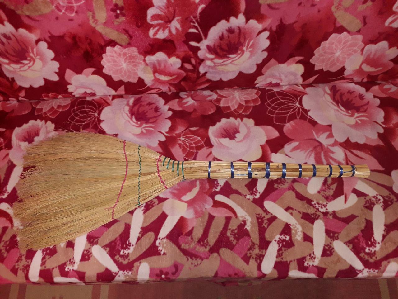 Отзыв на товар: Веник из сорго "Люкс" россия. Russia.