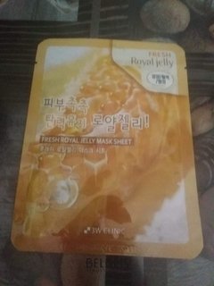 Отзыв на товар: Освежающая тканевая маска для лица с пчелиным молочком Fresh Royal Jelly Mask Sheet. 3W CLINIC.