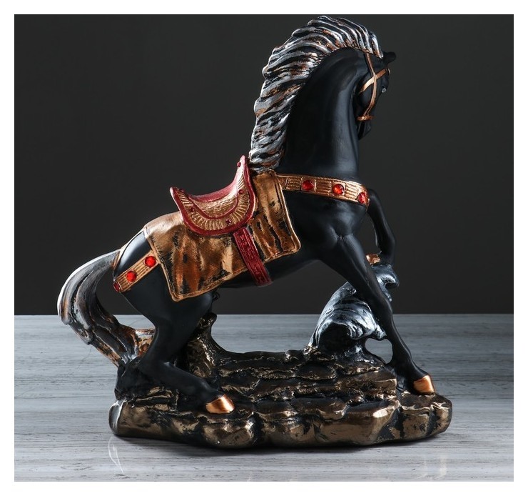 На коне статуэтка. Фигурка "конь". Статуэтка "конь на дыбах". Черный конь статуэтка. Статуэтка "лошадь на дыбах".