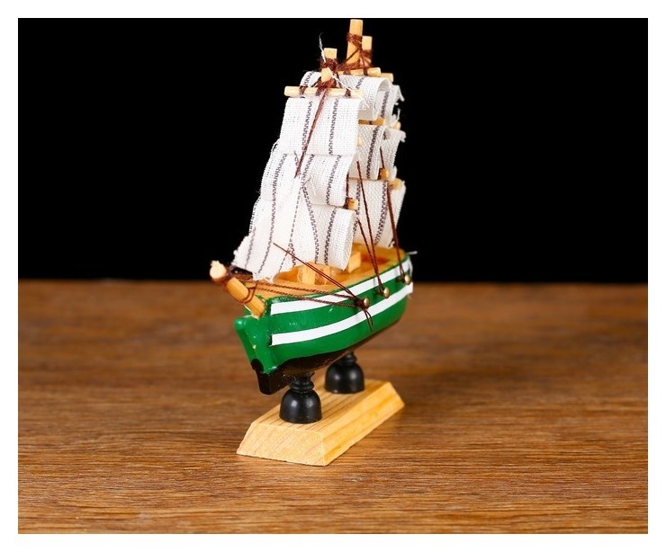 Корабль сувенирный малый Клеймор, борта зелёные с белой полосой, паруса белые, 3x10x10 см