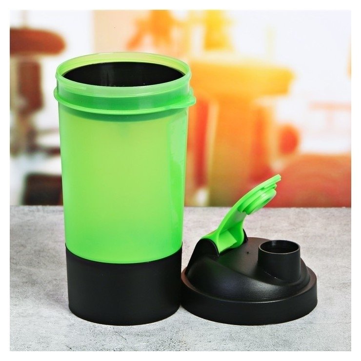 Шейкер спортивный с чашей под протеин, цвет чёрный/зелёный, 500 мл