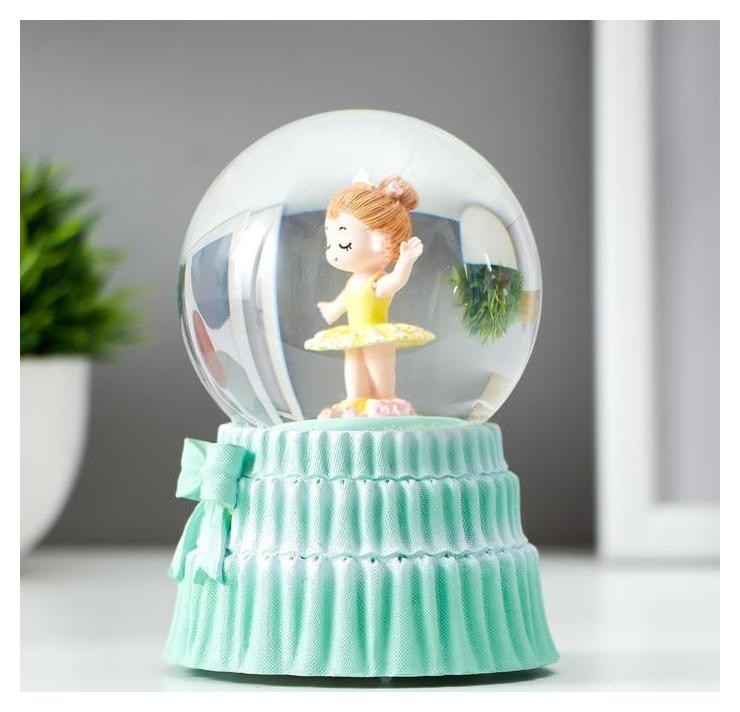 Сувенир полистоун водяной шар свет, музыка Малышка-балерина D=8 см 12х8,5х8,5 см
