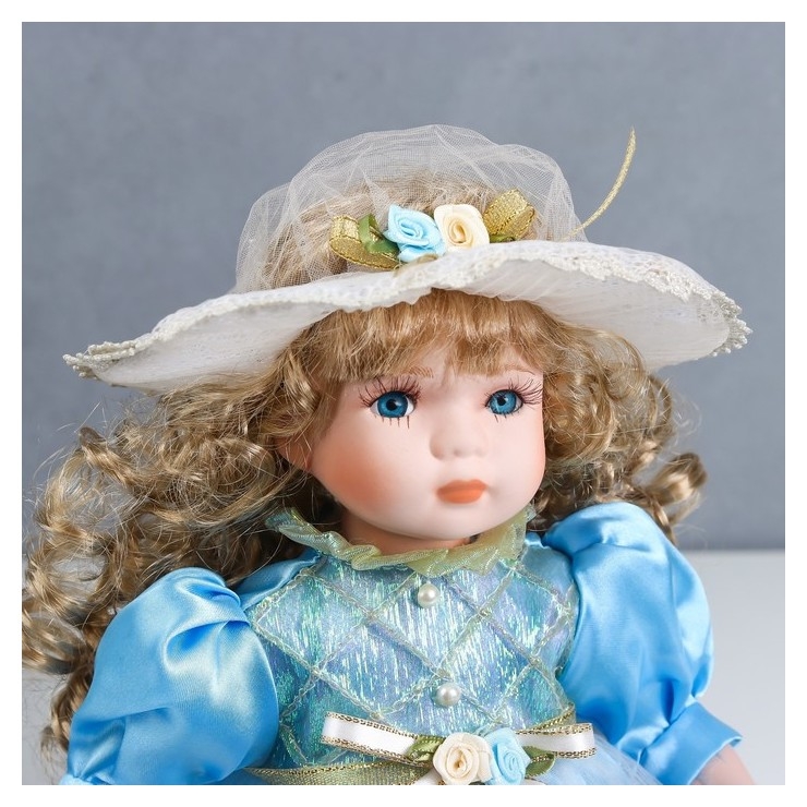 Кукла коллекционная керамика Наташа в нежно-голубом платье в шляпке 30 см
