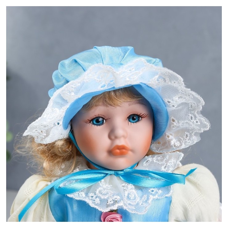 Кукла коллекционная керамика Алиса в голубом платьице и чепчике 30 см