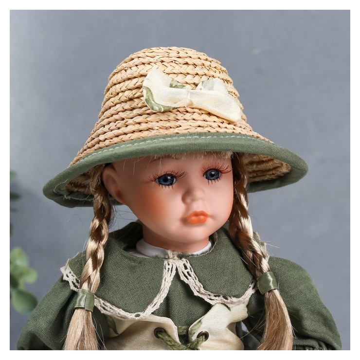 Кукла коллекционная керамика Людочка в зелёном платье с цветами, в шляпке 30 см